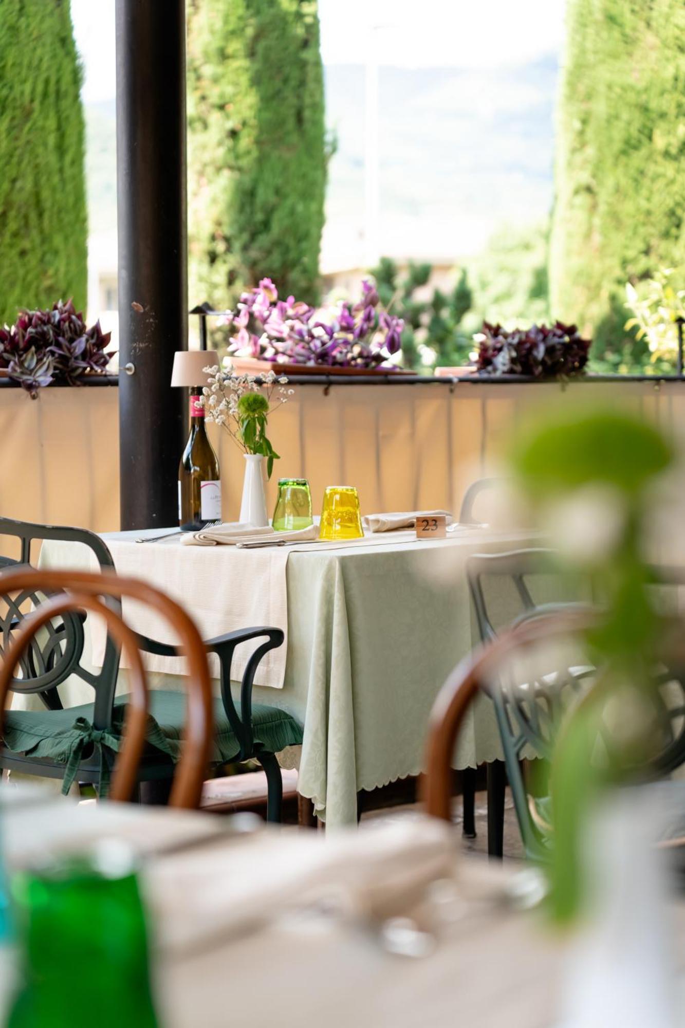 קסטלנובו די גרפניאנה Hotel Ristorante La Lanterna מראה חיצוני תמונה