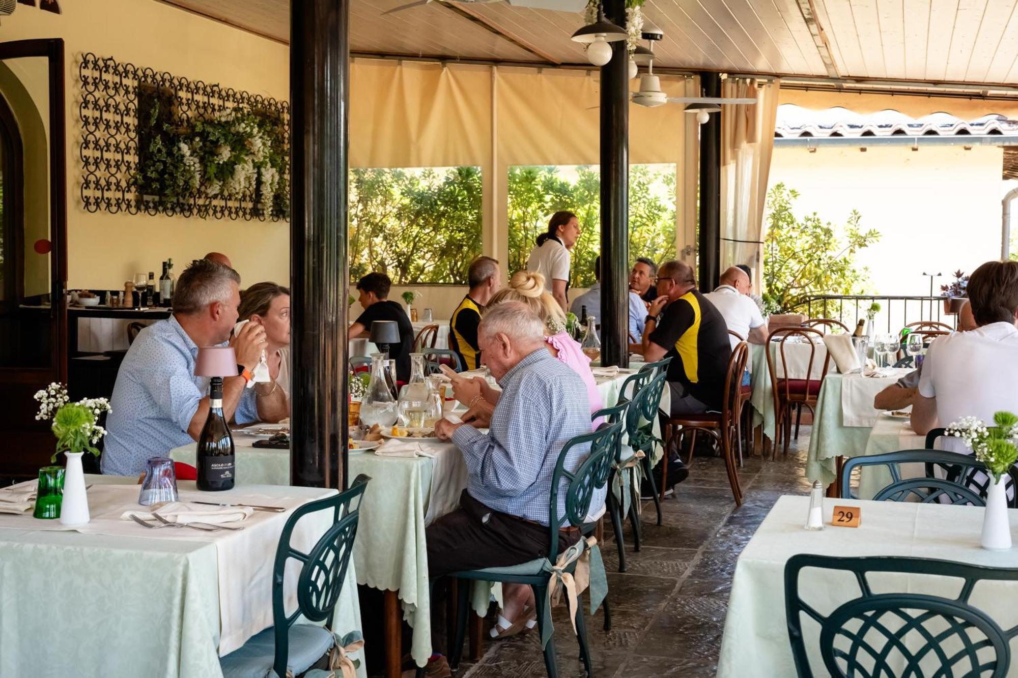קסטלנובו די גרפניאנה Hotel Ristorante La Lanterna מראה חיצוני תמונה