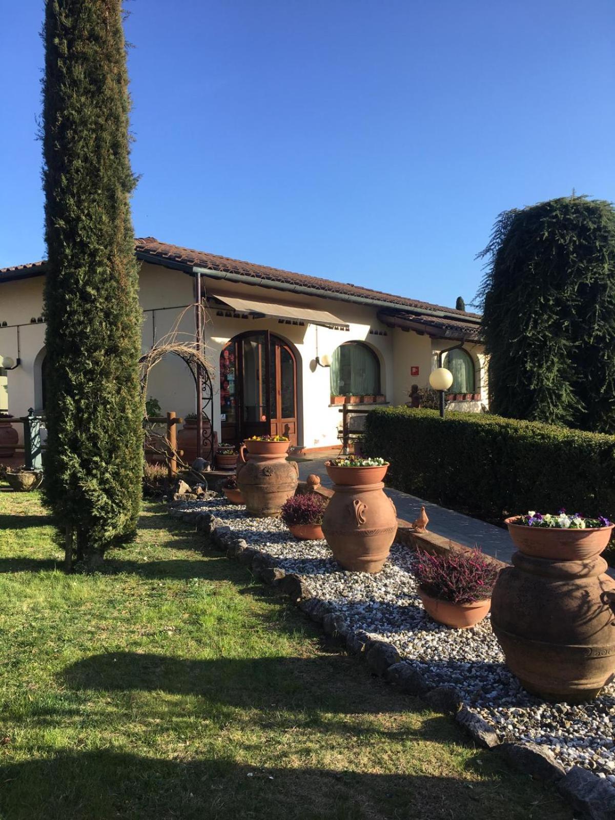 קסטלנובו די גרפניאנה Hotel Ristorante La Lanterna מראה חיצוני תמונה