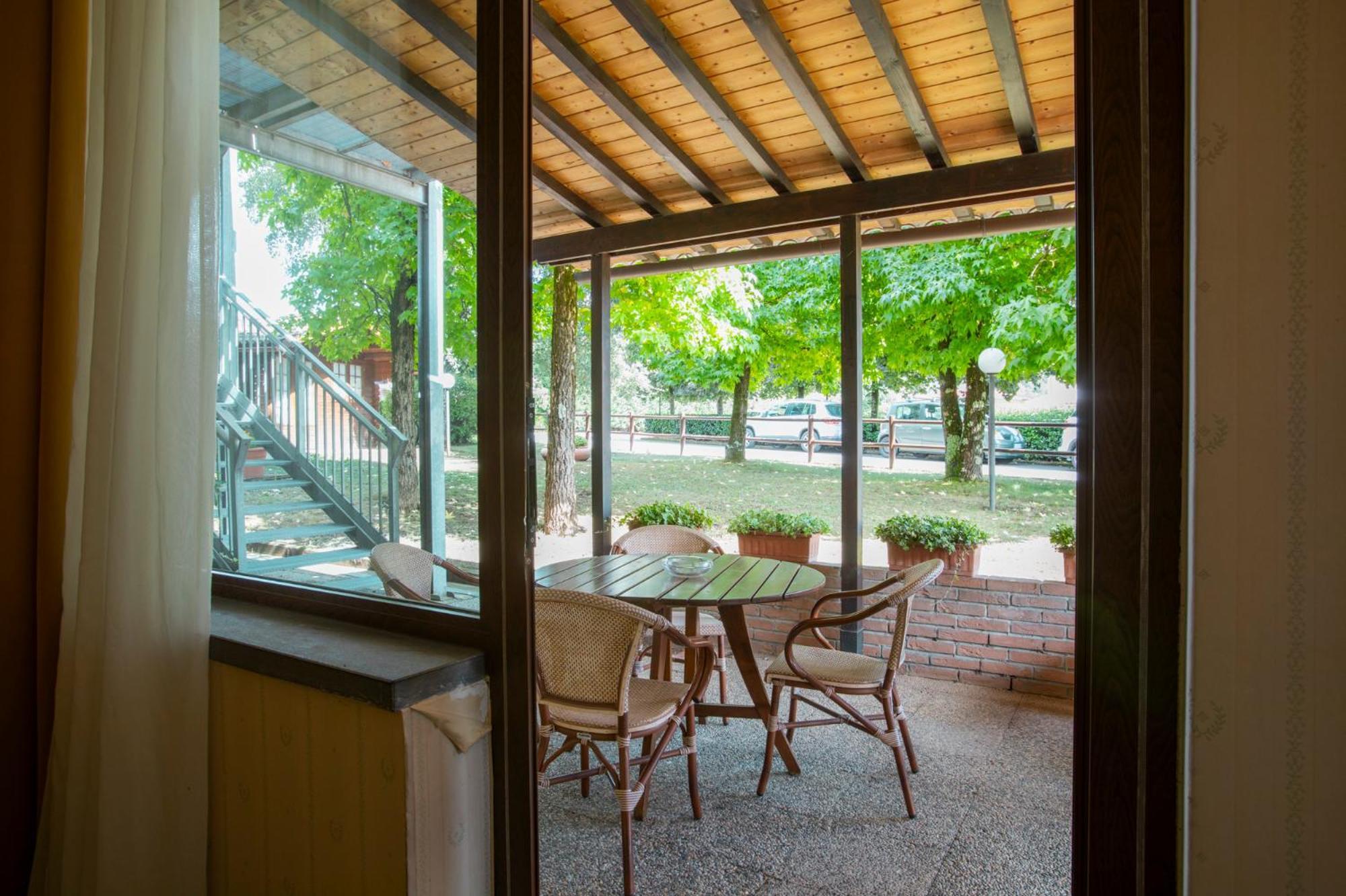 קסטלנובו די גרפניאנה Hotel Ristorante La Lanterna מראה חיצוני תמונה