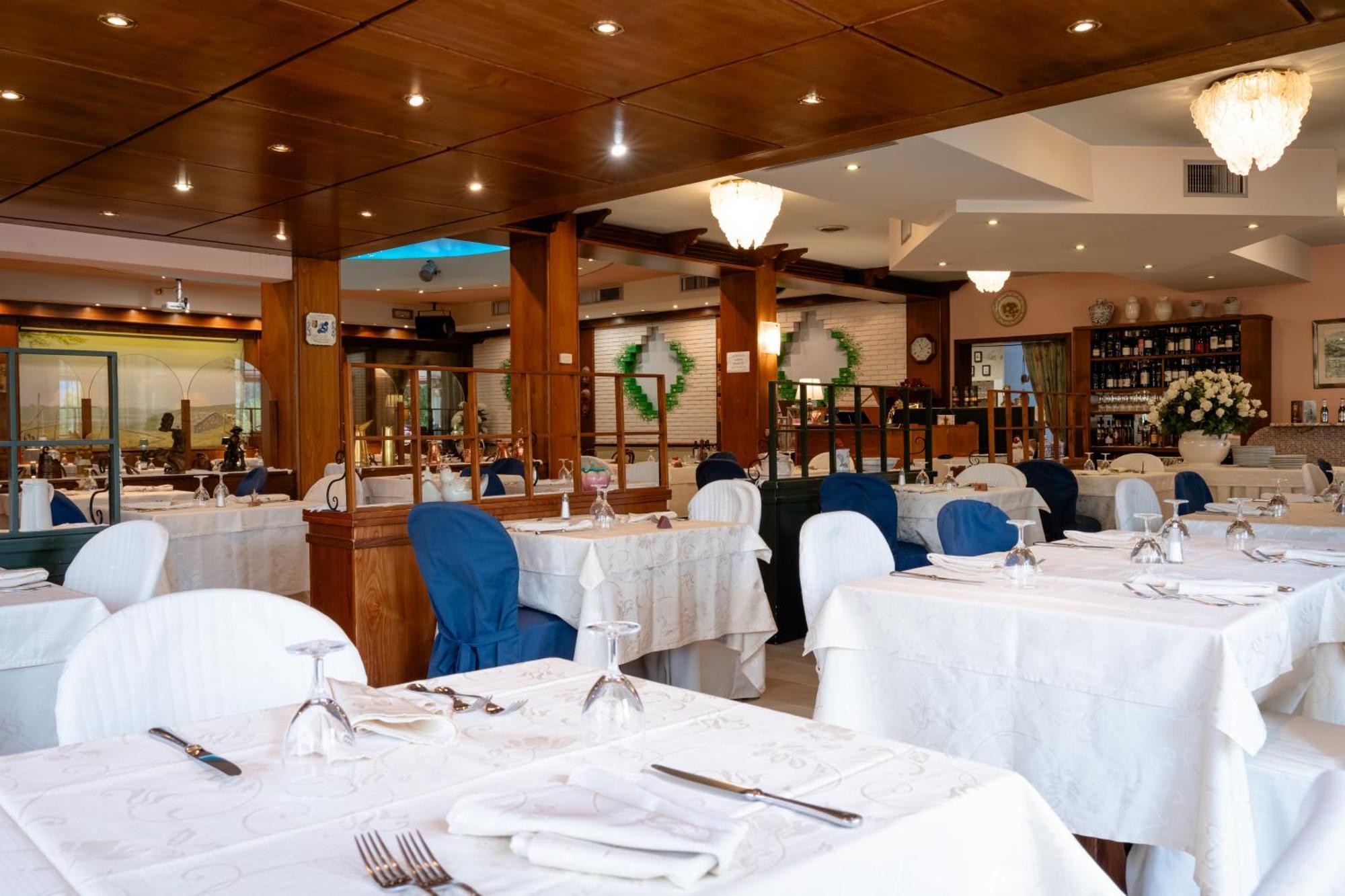 קסטלנובו די גרפניאנה Hotel Ristorante La Lanterna מראה חיצוני תמונה
