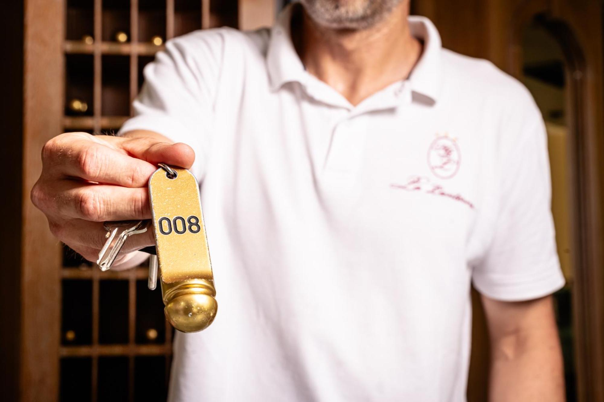 קסטלנובו די גרפניאנה Hotel Ristorante La Lanterna מראה חיצוני תמונה