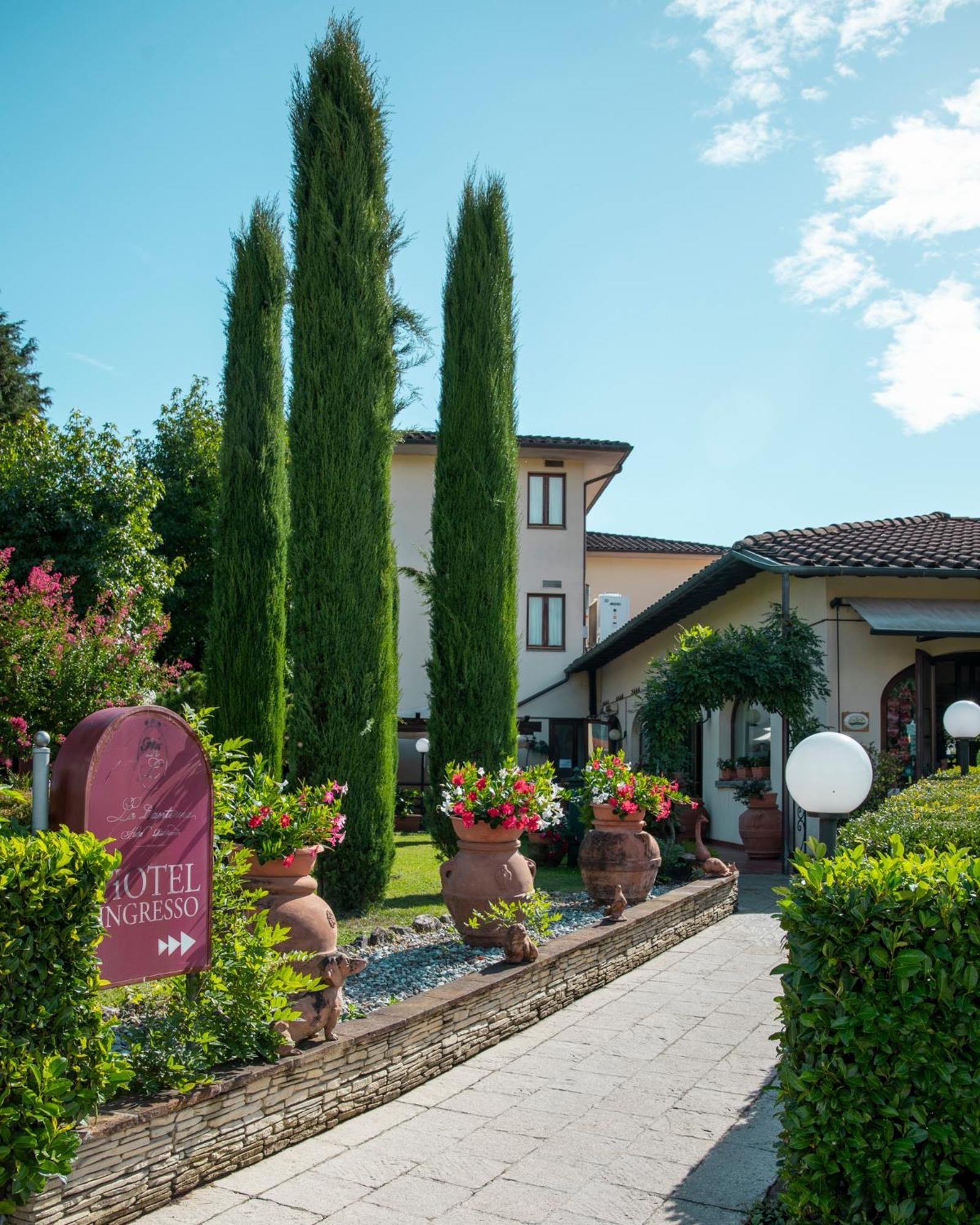 קסטלנובו די גרפניאנה Hotel Ristorante La Lanterna מראה חיצוני תמונה