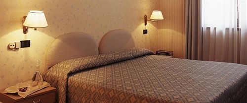 קסטלנובו די גרפניאנה Hotel Ristorante La Lanterna מראה חיצוני תמונה